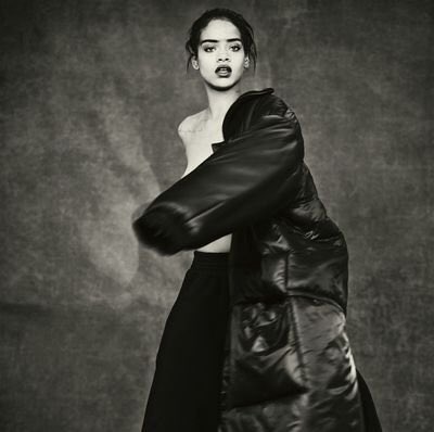 rihposted's tweet photo. RT to vote #bestfanarmy #RIHANNANAVY #iheartawards @rihanna https://t.co/a5gYZCOsUo