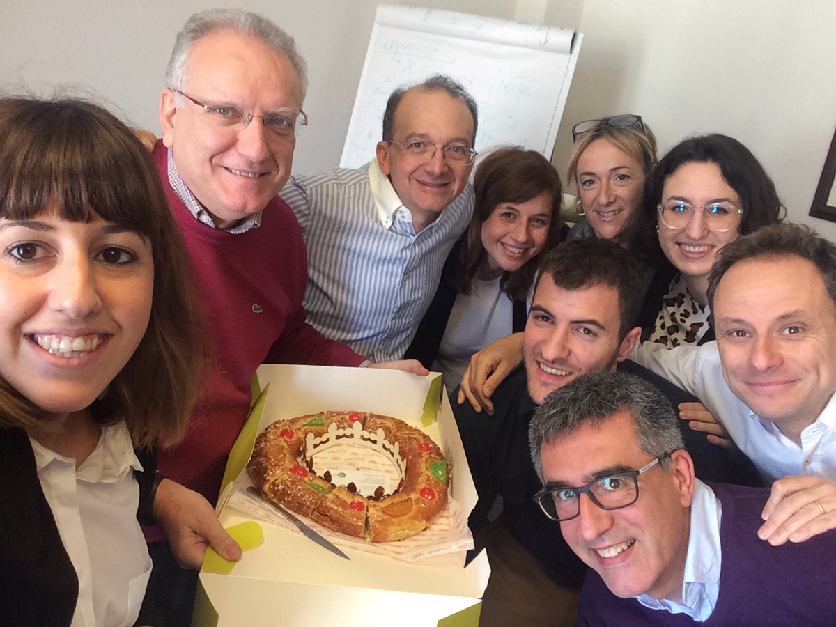ManumConsulting's tweet photo. Nos adelantamos a los Reyes Magos para celebrar el cumple de nuestro presi Juan Luis Fernández 🎂 #manum #team https://t.co/LuncNVUiX4