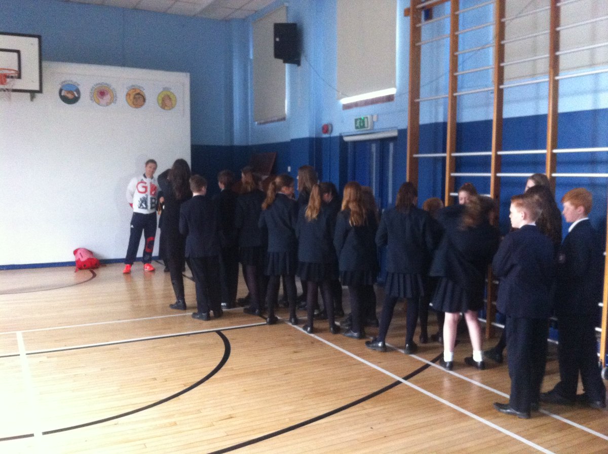 Students meeting SGS alumni <a href="/PeteMitchellGB/">Pete Mitchell</a> after inspiring talk. Great advice: what is your dream ten years out? Make a plan to achieve it.