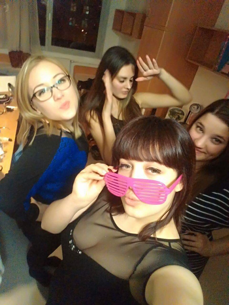 hpetra96's tweet photo. Happy New Year!!! 🍾🎉🎉🎉🥂✨✨ https://t.co/iozpWGgCva