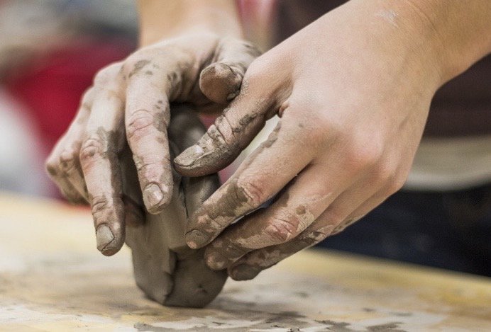 Creative_France's tweet photo. Découvrez la technique du #modelage de l'#argile lors d'un atelier #créatif terre &amp; végétal les 7 et 14 janvier => https://t.co/wOFsYqk573 https://t.co/M83i59LYRT