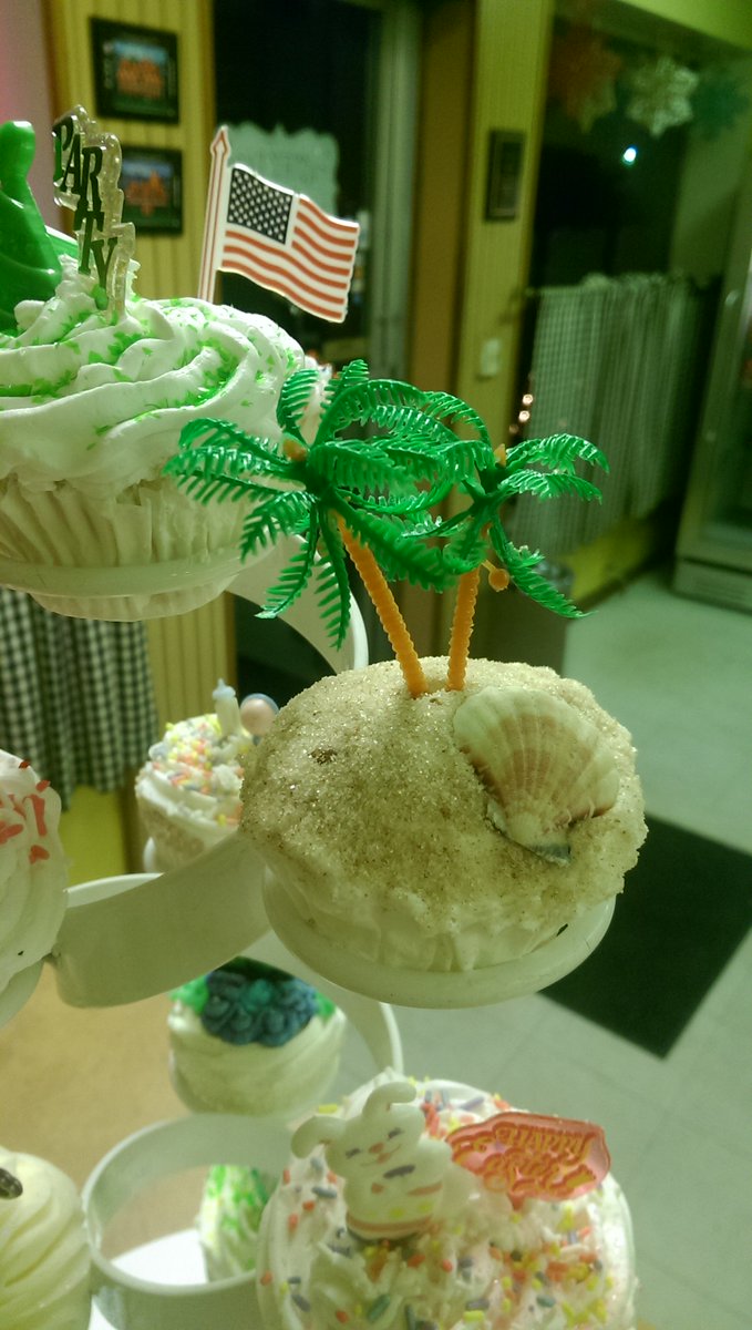 pastry_plus's tweet photo. Dreaming of the beach during this cold weather?
Order our delicious beach themed cakes and cupcakes today! https://t.co/MD6EqXlobl