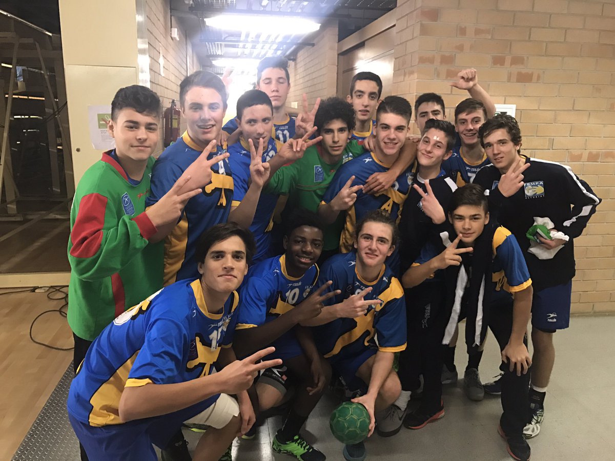 ValonmanoConV's tweet photo. #CDEBlanes2017 | Asturias C.M. Celebra su clasificación con el #postuV tras ganar a @FCYLBM por 25-39 https://t.co/532w0L05ph