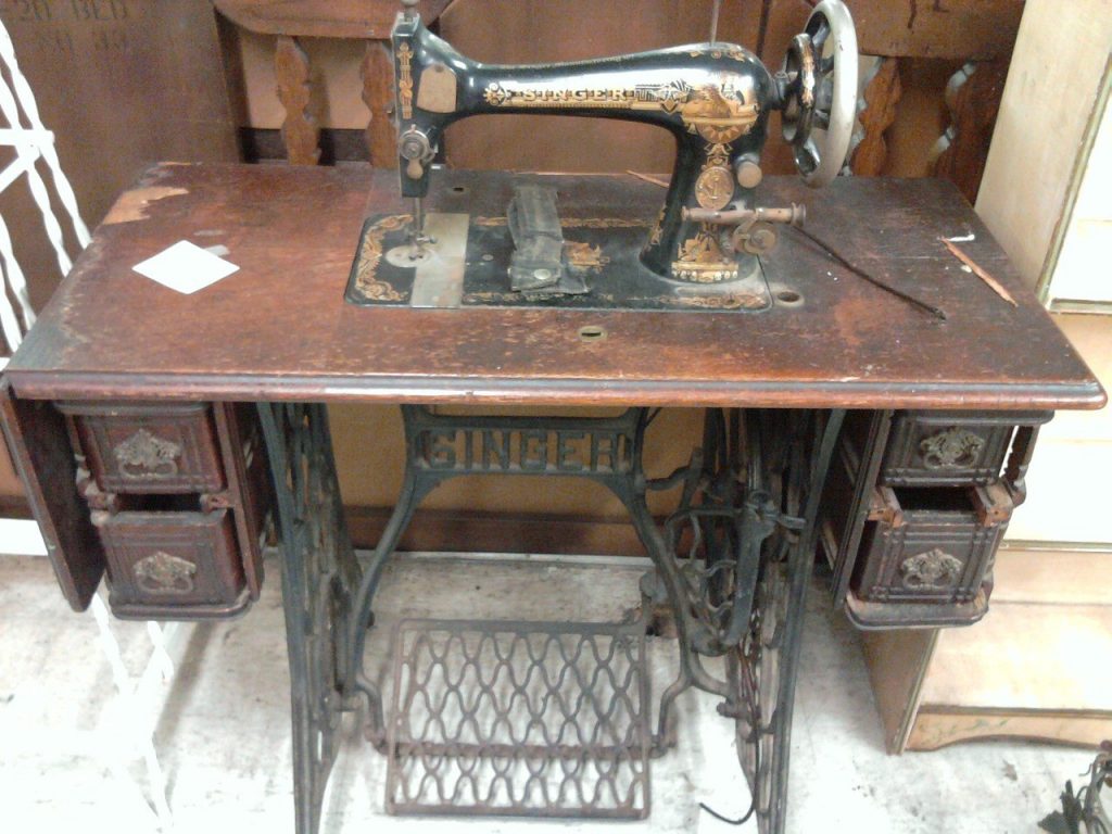 AmyLouPatterson's tweet photo. Your Machine: Vintage or Modern - https://t.co/TWRgr4p9VJ https://t.co/5kOOX3hV7F