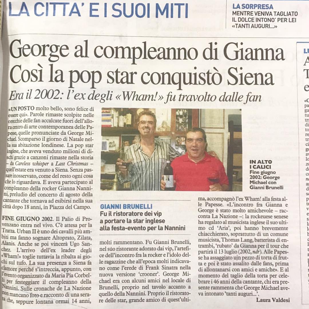 AllumeuseCO's tweet photo. Un piacevole ricordo di @GeorgeMichael a #Siena, seduto tra i tavoli dell' @OsteriaLeLogge. #allumeusecommunication #georgemichael https://t.co/mMcCCt9Nmm