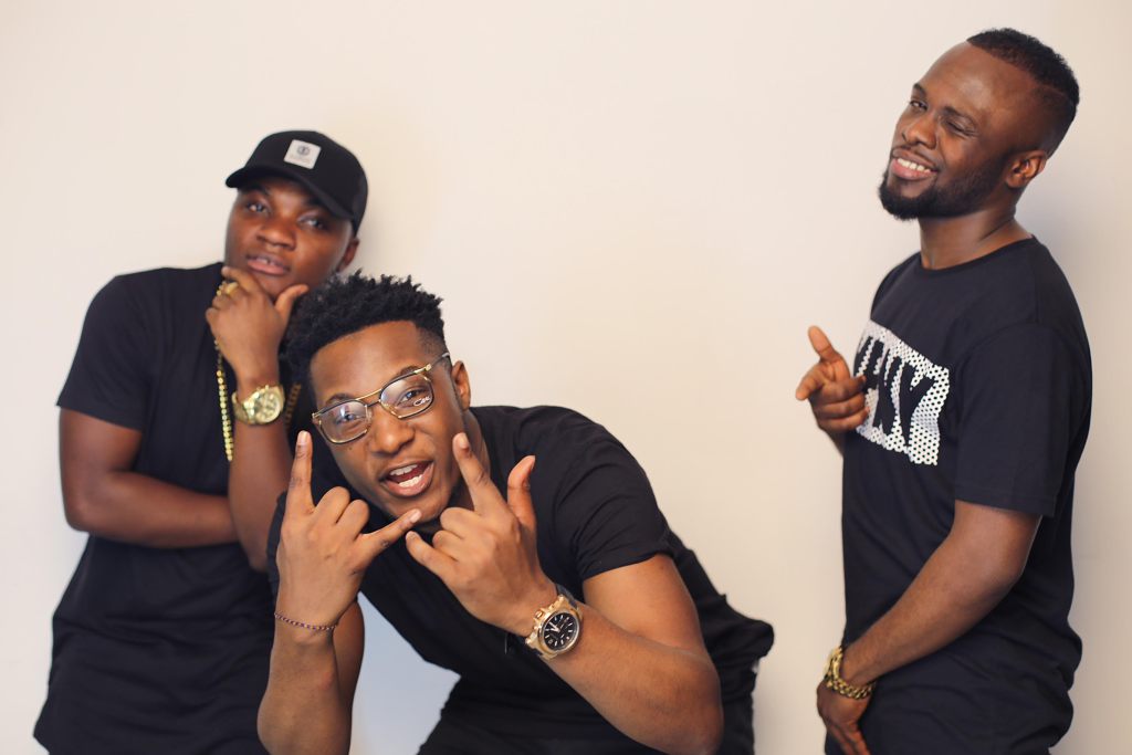 AmeyawDebrah's tweet photo. Music Video: Vibe Squad feat. Bisa Kdei- Fabom https://t.co/c4vdY7UNo1 https://t.co/hM88a723qB