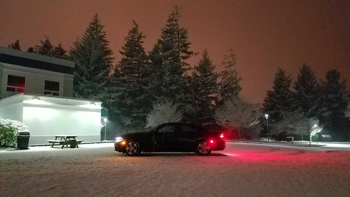 SWOCC_Security's tweet photo. Winter is here! Everyone drive and walk safely! #swocc #thelakernation #snowyswocc #lifeonthelake #SWOCCSecurity https://t.co/A3sihDQiaR
