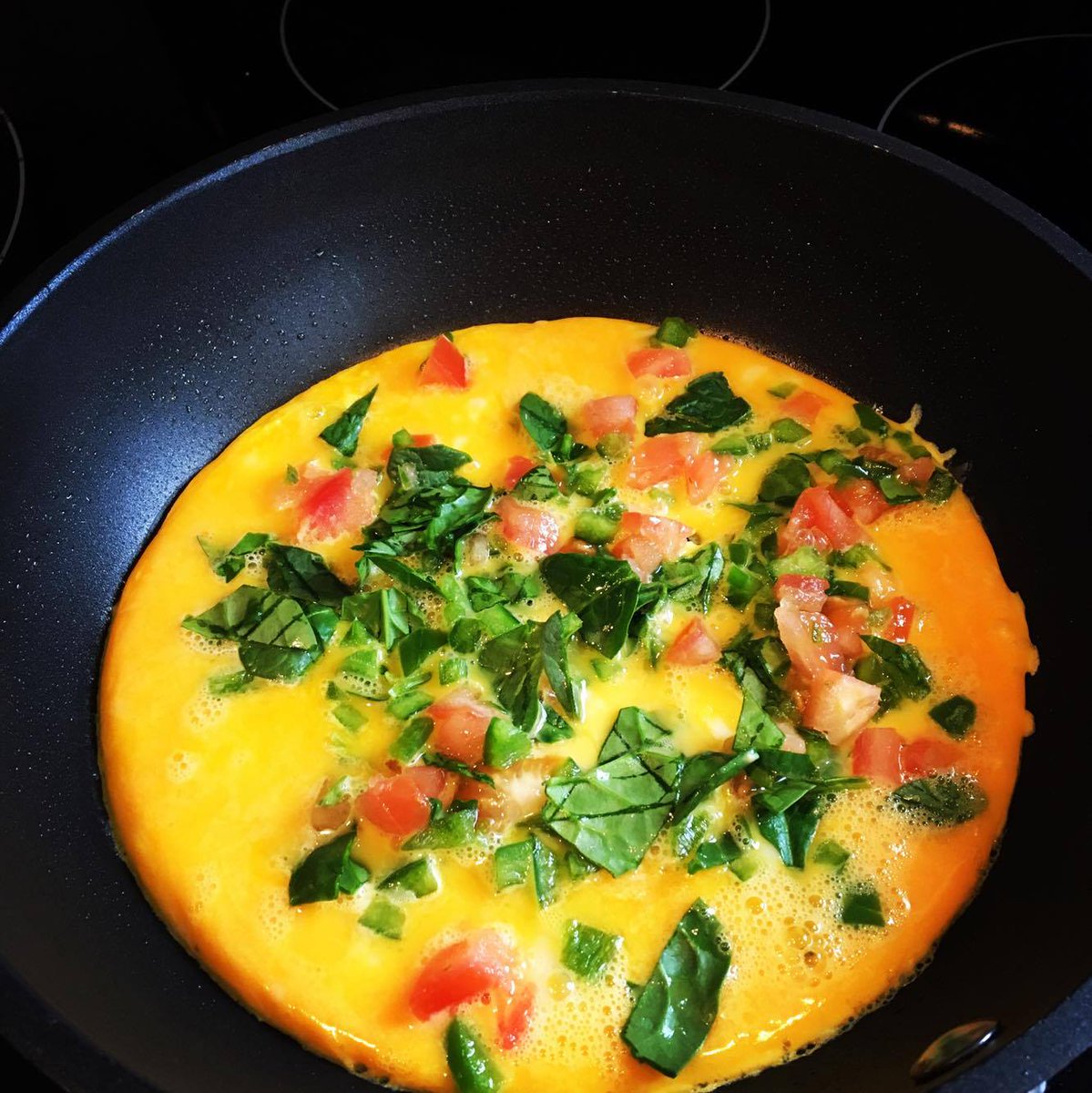 AskNourish's tweet photo. Awesome breakfast before I head to the gym!
3 Eggs
1/4 Cup of Chopped Green Peppers
1/4 Cup of Chopped Tomatoes
1/2 Cup of Spinach https://t.co/8E128AKlaE