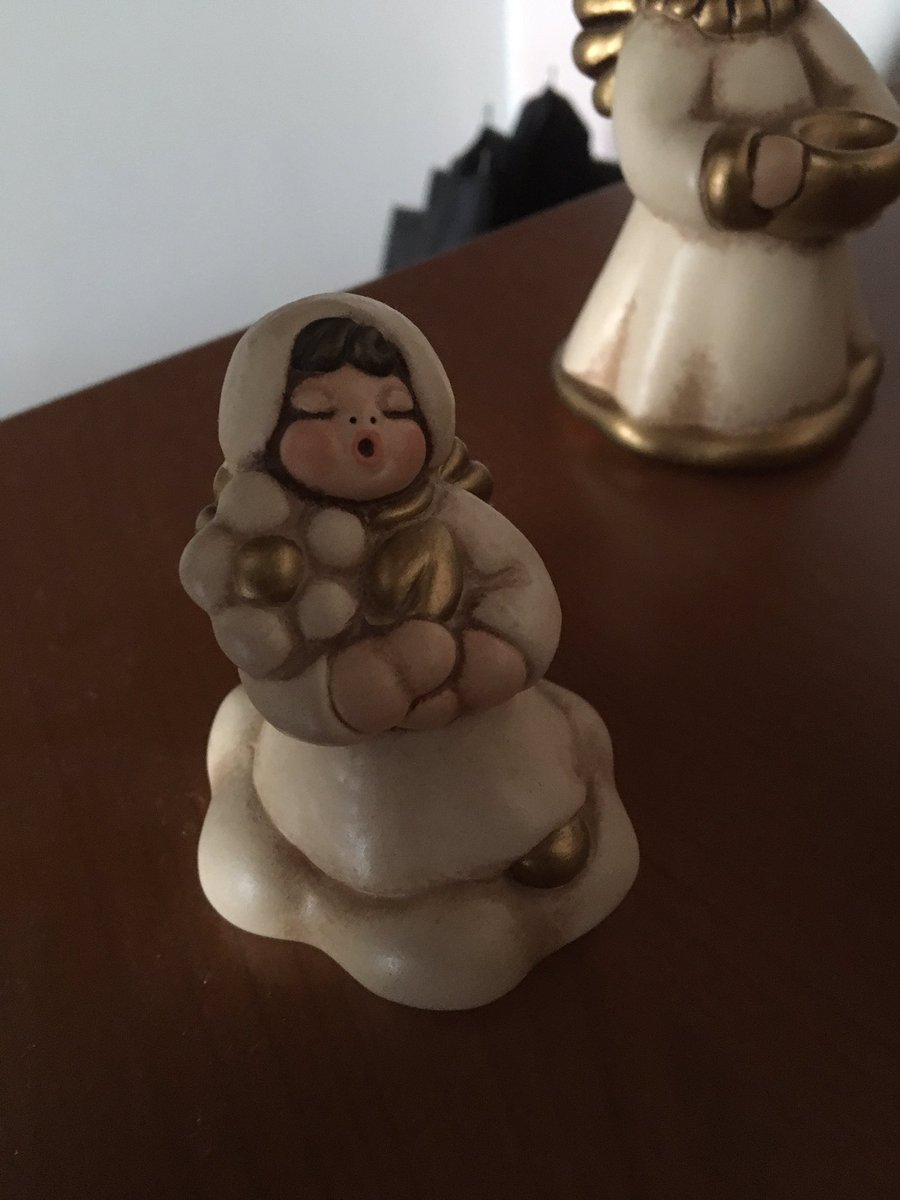 ... e poi ti accorgi che gli angioletti della <a href="/ThunOfficial/">Thun Official</a> sembrano delle bambole gonfiabili...