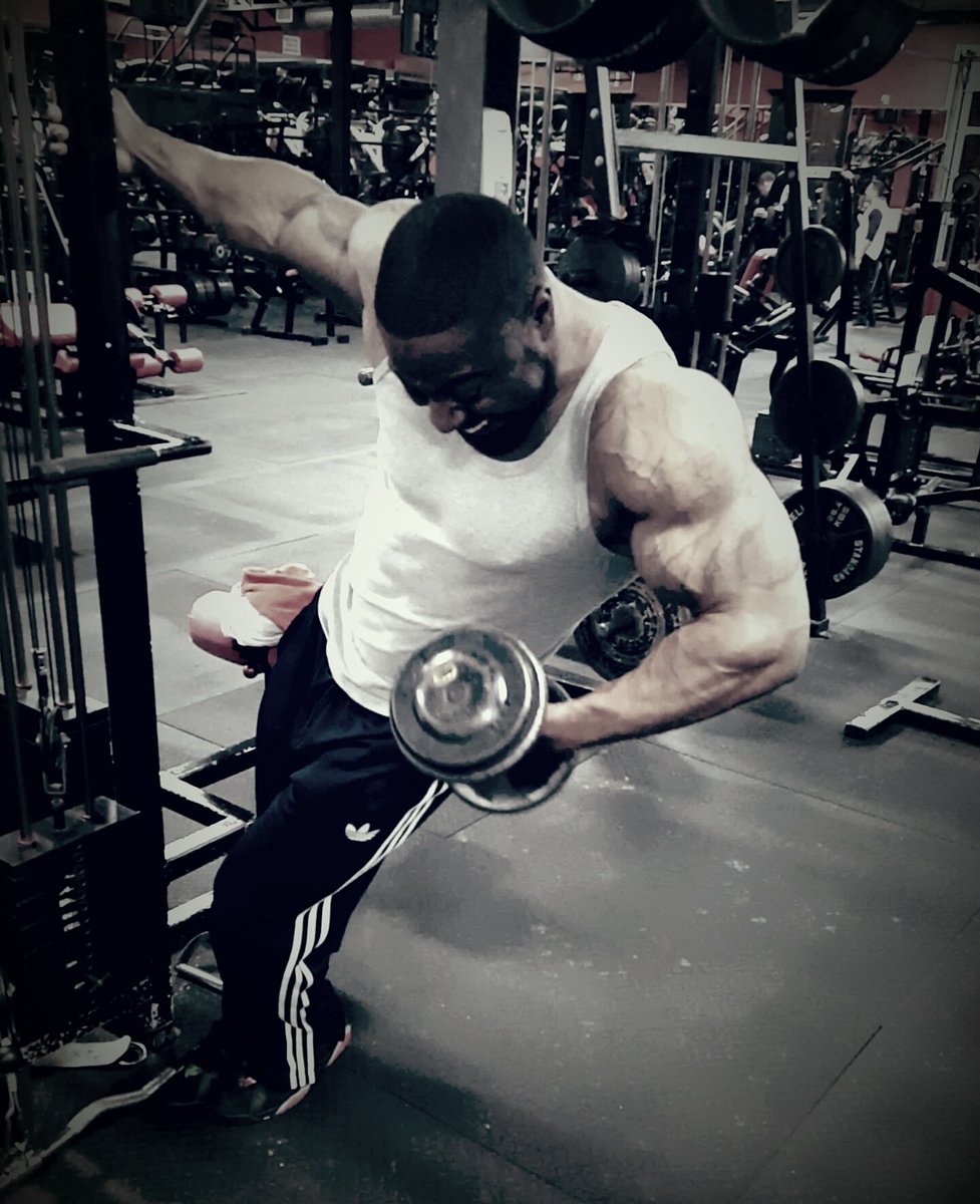 1KAYAROYAL's tweet photo. KILLING THESE BICEPS AT SPARTA GYM. #GYMLIFE #GYMFLOW #BODYBUILDER #BICEPS #FLEX #FITNESS #WORKOUT #PHYSIQUE #IFBB#BROOKLYN#GYM https://t.co/WMRL8dJtAO