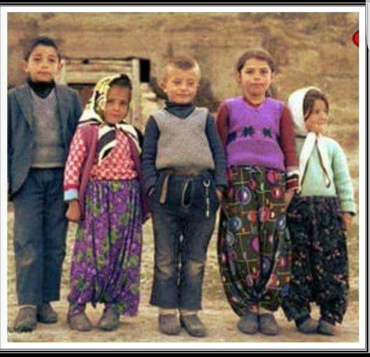 Yok birbirimizden farkımız. Anadoluyum ben anlıyor musun? "Dili, dini, rengi ne olursa olsun iyiler iyidir."