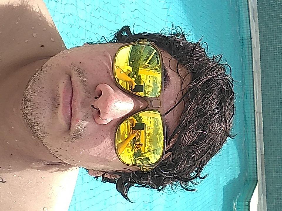 raphakinder's tweet image. Pobre quando vê água limpa *-*