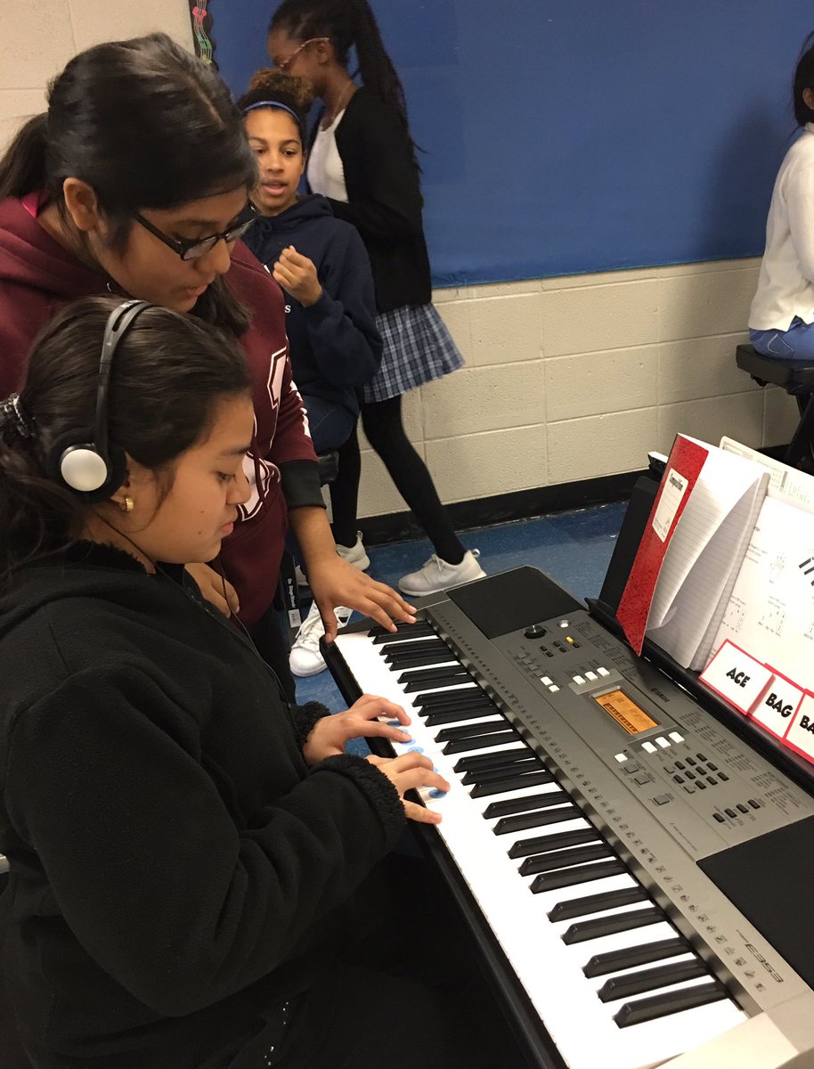 ARS_Choir's tweet photo. Spelling music words and learning note names! #intercession2017 #starsmart https://t.co/zoBqccNvWL