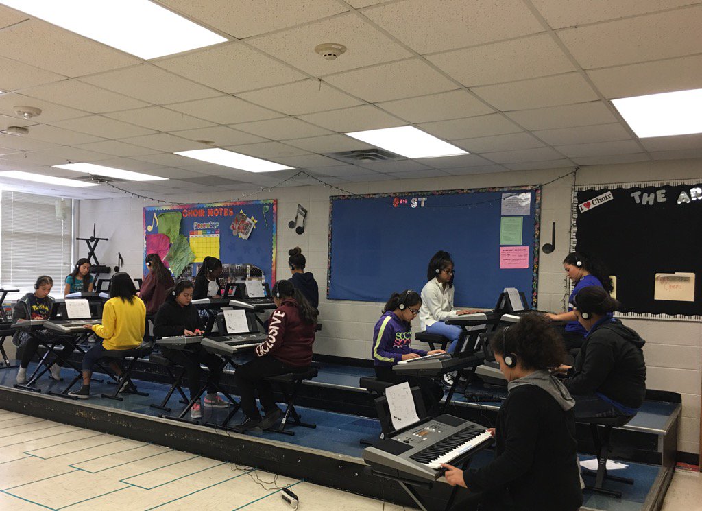 ARS_Choir's tweet photo. Hard at work learning to play piano! #intercession2017 #starsmart https://t.co/GpPcTJzP6t