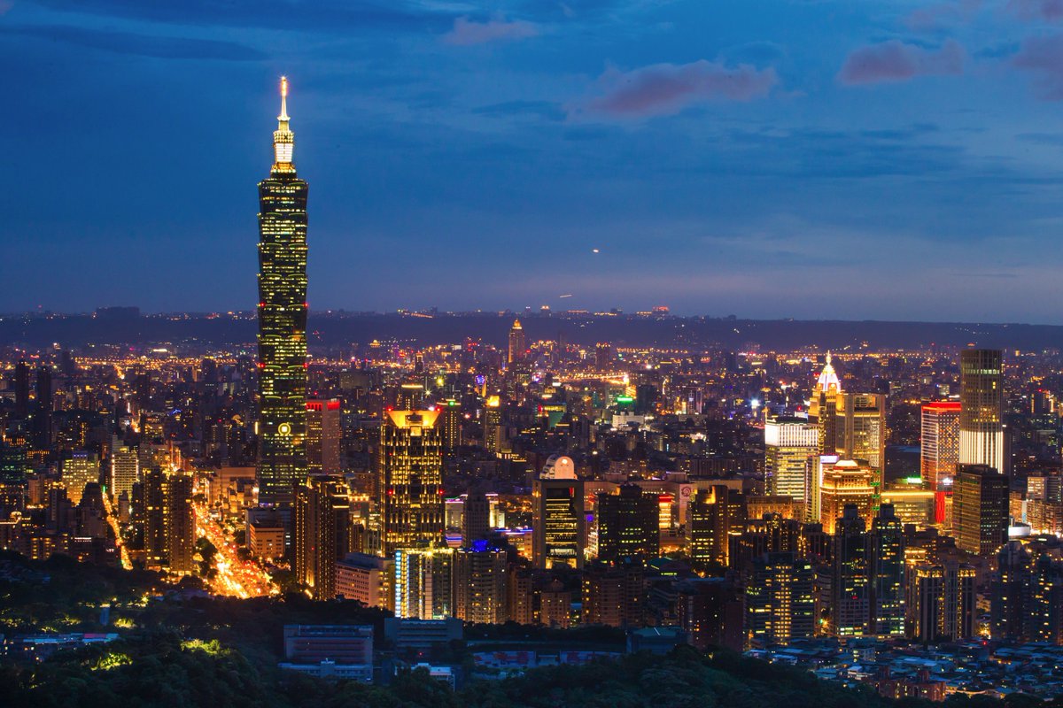 Muiuinntaipei's tweet photo. Tiger Mountain located right beside Taipei Xinyi Zone.
#TigerMountain
#Taipei101
#TaipeiNightScene
#木藝居 #Muiuinn 
#台北車站 https://t.co/dUpUNMK9n4