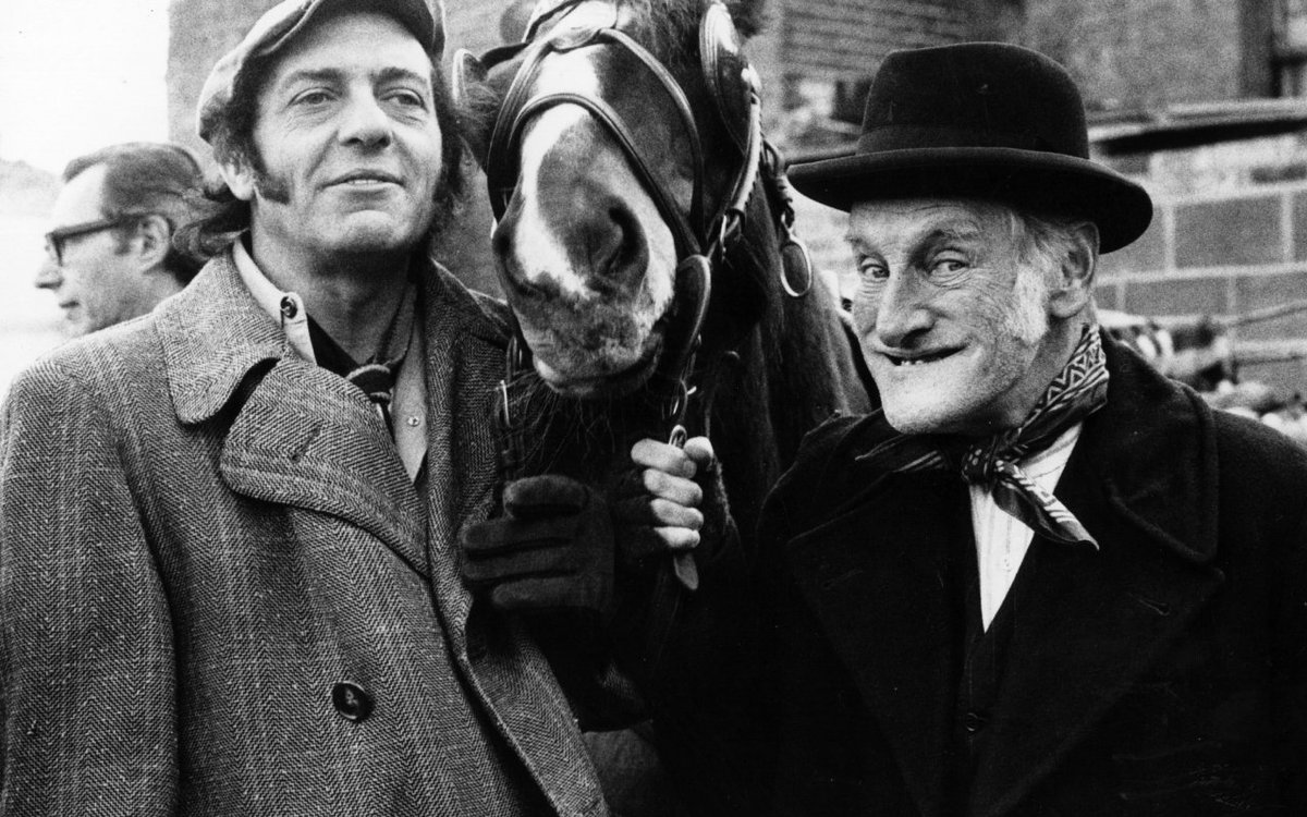 TheFunnySide's tweet photo. The 1st episode of "Steptoe & Son" aired today (4 January 1962)
"The Offer" (pilot) with Harry H. Corbett & Wilfrid Brambell #comedycalendar https://t.co/RVn0fcCc3K