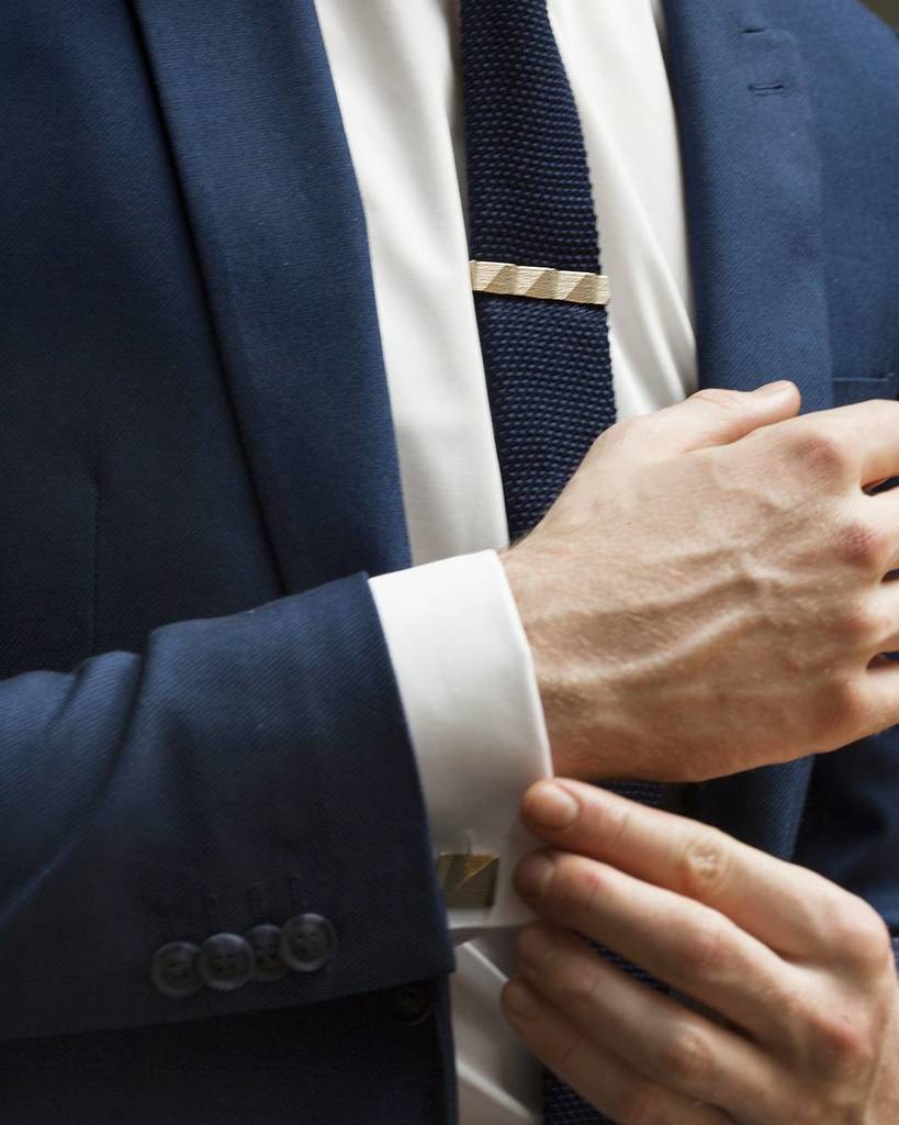 Layrd_Club's tweet image. Katrine tie bar and cufflink combo. Champagne Steel finish.
Find out more at layrd.club ift.tt/2hS7m9b