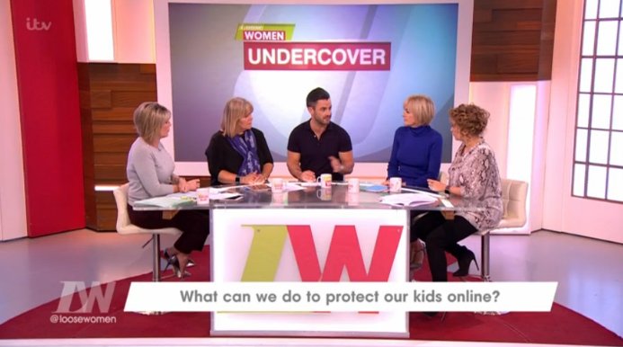 loosewomen's tweet photo. Let's do everything we can to keep girls AND boys safe online. Here is our guide for parents: https://t.co/gGlJrLJcVO https://t.co/yLVHQqahjE