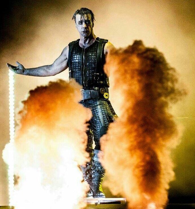 Happy 54th birthday TILL LINDEMANN!! 