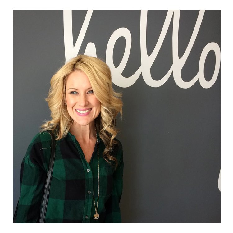 Pure poof-ection! 💞  Are you a frequent bloer? Get 8 blo outs for the price of 7 with our Blo tab. ow.ly/kaB2307EwyB