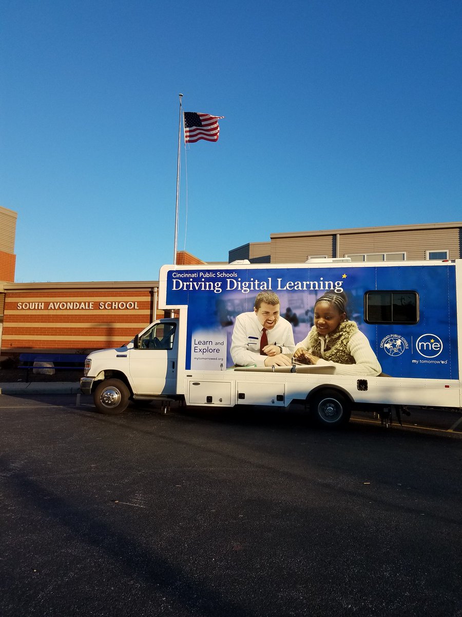 Rosemary_Edu's tweet photo. .@IamCPS is #DrivingDigitalLearning at South Avondale Elementary today! #CPSandMe with @QueenMel99 https://t.co/WQKxB9TBuD