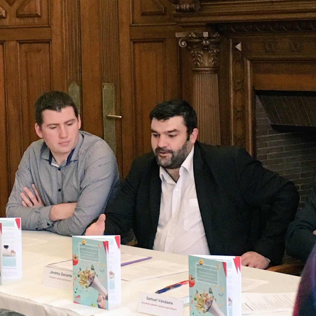"Nous voulons une #agriculture de #fermes, pas de #firmes. Ce sera notre leitmotiv auprès des candidats à la #Presidentielle2017" <a href="/JDecerle/">Jérémy DECERLE</a>