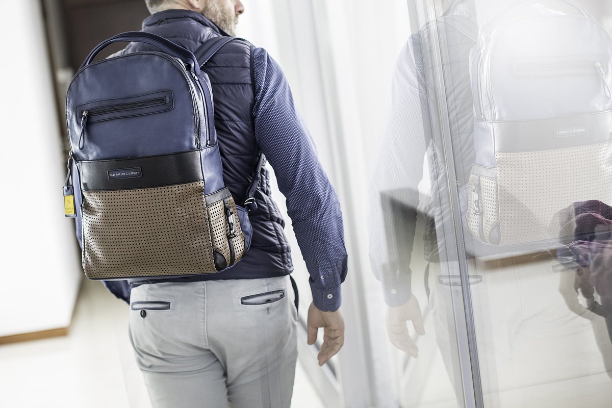 markusolsenbags's tweet photo. Qué prefieres, ¿maletín o mochila?

#hombre #business #bags #moda #mensfashion #style #menstyle #estilo #bolsos #lifestyle #navidad https://t.co/M8T9vNeOJB