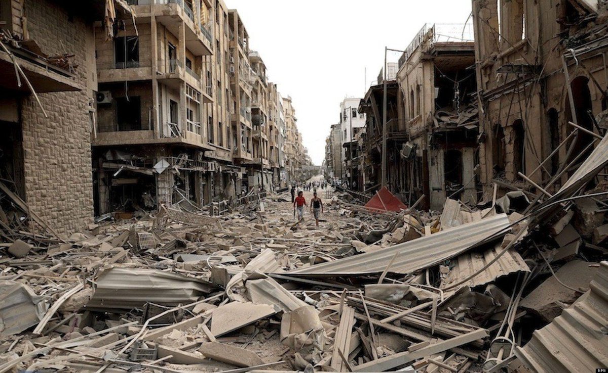 Julioqc's tweet photo. Siria. Los países que bombardean y destruyen sus ciudades, luego niegan refugio a los millones de desplazados que han causado. #Siria https://t.co/pnHve2vgNh