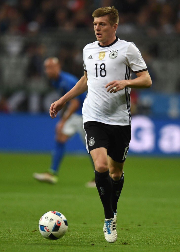 HAPPY BIRTHDAY TONI KROOS!! 

Thank you for your excepcional soccer!! 
