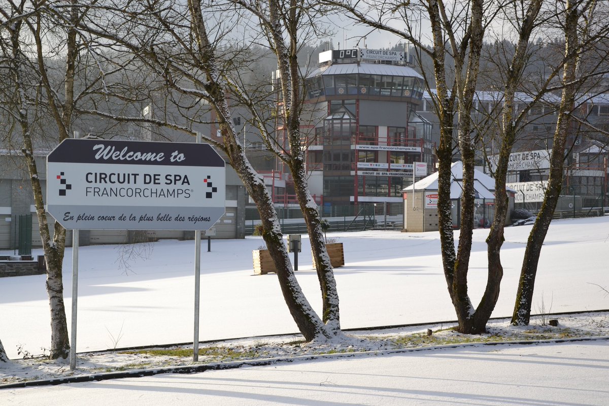 circuitspa's tweet photo. Au Circuit, 2017 a commencé sous la neige ❄️☃️ https://t.co/919qaDyMZX