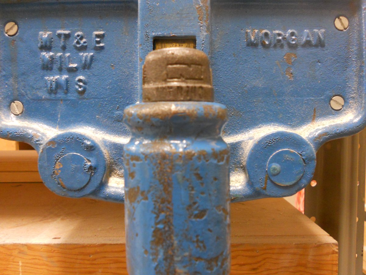 BuildingWorksNY's tweet photo. Industrial bench vise #milwtool #morgan #MadeInWisconsin #MadeInAmerica #MadeInUSA #blue https://t.co/JAvll2fM3s