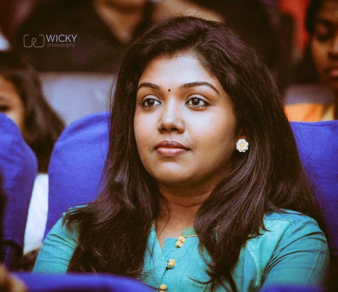 #MGRSivajiAwards <a href="/Riythvika/">Riythvika✨</a> win Best Supporting Actress. #OruNaalKoothu #KennayaFilms #Kollywudcinema