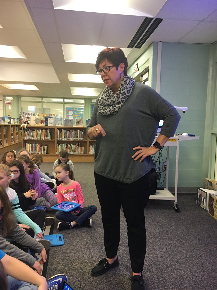 NorElem_Media's tweet image. Getting our presentation ideas and apps brainstormed! Biographies about to come alive! @HoffmanTrailsEl #hcsdmc #experts #sharelearning