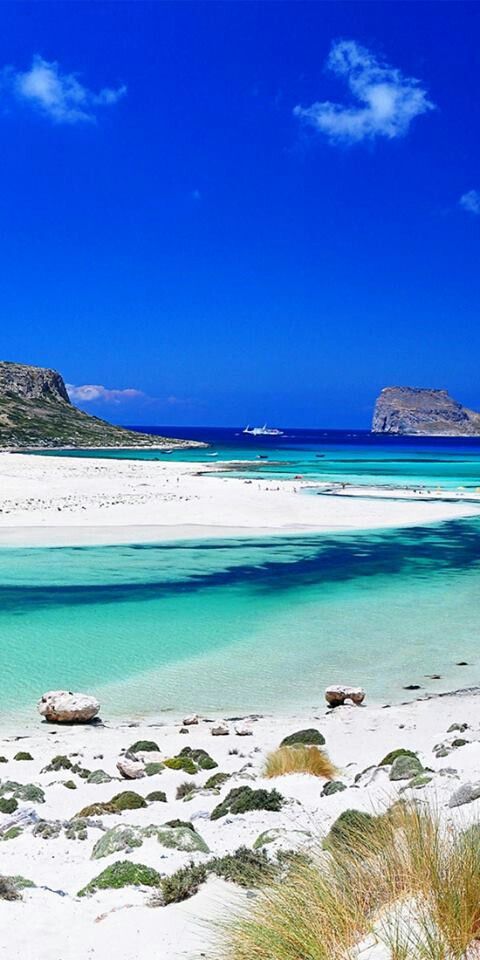 Escape_For_Less's tweet photo. Crete , Greece. the water really is this blue...and completely transparent...you can see all the little fish https://t.co/vUbNwHJcKL
