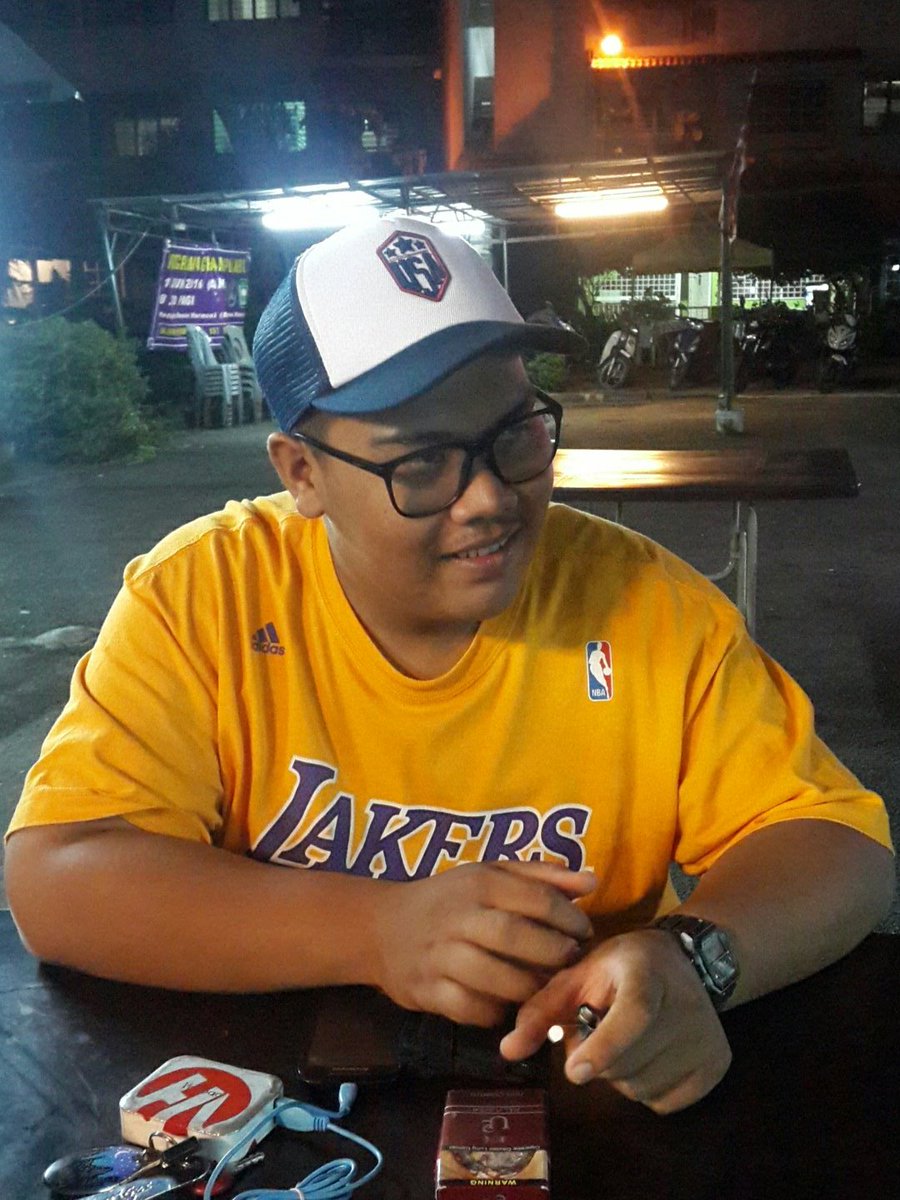 AfiqAzmanOng's tweet photo. Afdlin Shauki at gerai. 🙌 https://t.co/v1HArUx8Sn