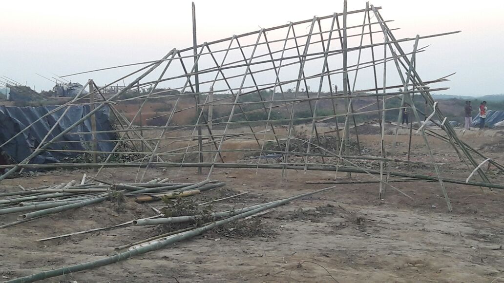 mir_sidiquee's tweet photo. Self-made tent of #Rohingya Refu in #KutuPalong along #ForestryArea destroyed by #ForestryDept of #BD today @Aungaungsittwe @Rohingyas00309 https://t.co/a5th7L65pE