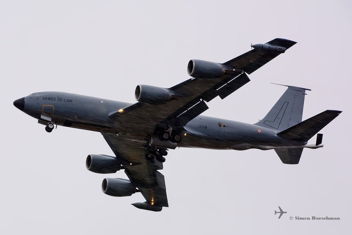 Wat een begin van dit spottersjaar. 574/31-CP C-135FR/ 471/31-CB C-135FR Armee de l'Air op Groningen Airport Eelde.