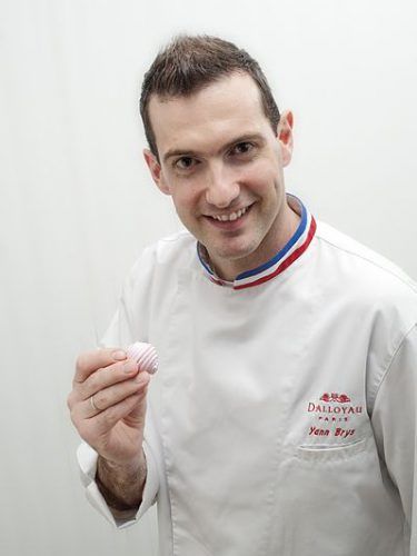 Ne manquez pas Yann Brys à l'Académie pour un cours d'exception!Inscrivez-vous vite! buff.ly/2izjRqW
#masterclass #mof #pastryschool