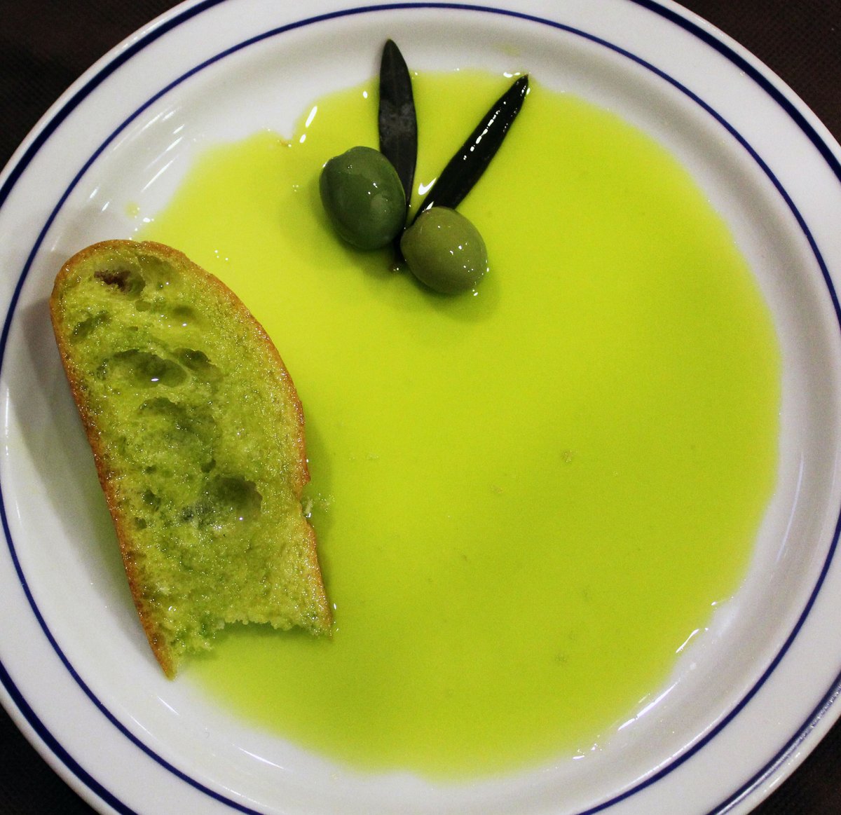 #LaHoraDeLasAmigas197 Sabías que...
@Coronadeolivo 
Tiene un super alimento natural
#AOVE de Jaén
CoronadeOlivo.com