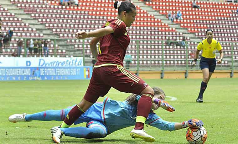 CaraotaDigital's tweet photo. Hasta el 9 de enero podrán votar por el gol de Daniuska Rodríguez al Premio Puskas https://t.co/qitcoHvDni  https://t.co/2KOunBJFKY