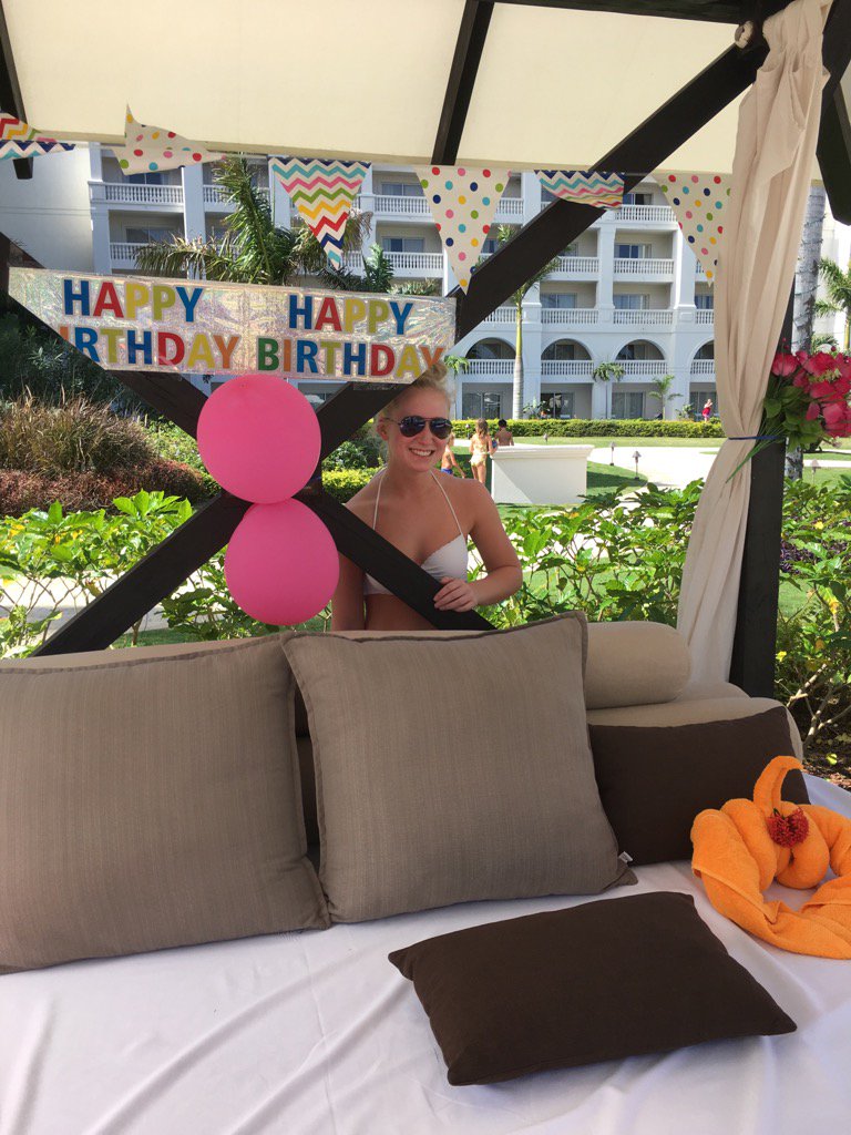 JanzenLorrie's tweet photo. @keelyjanzen Happy BDay to an amazing young lady. Sweet "17" https://t.co/AlUNI62Lt1