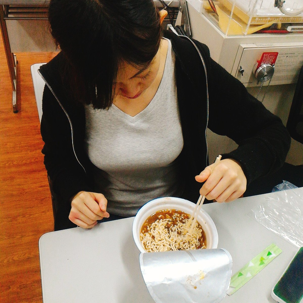 やるみちゃん みんなおっぱいじゃなくてラーメンを見て