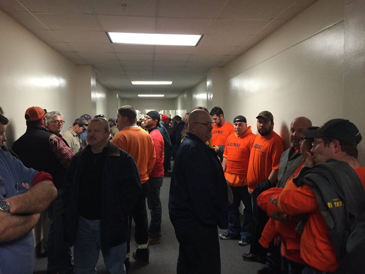 GordonWAVE3's tweet photo. #KyGeneralAssembly Union members fill Capitol Annex to protest House #RightToWork bill.
Covering #wave3news https://t.co/qvTrzWg8WM