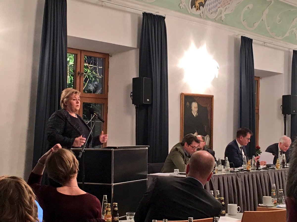 ManfredWeber's tweet photo. Strong and important partner for EU and @EPP: Norwegian PM Erna #Solberg as guest speaker at @csu_bt. #Seeon17 https://t.co/gnHT3MjKPw