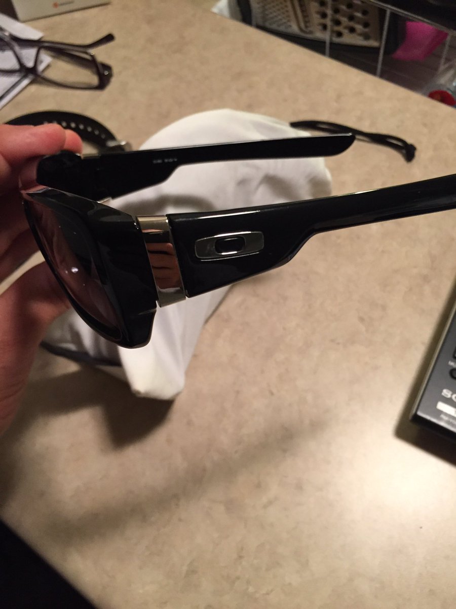 oakley lens peeling warranty