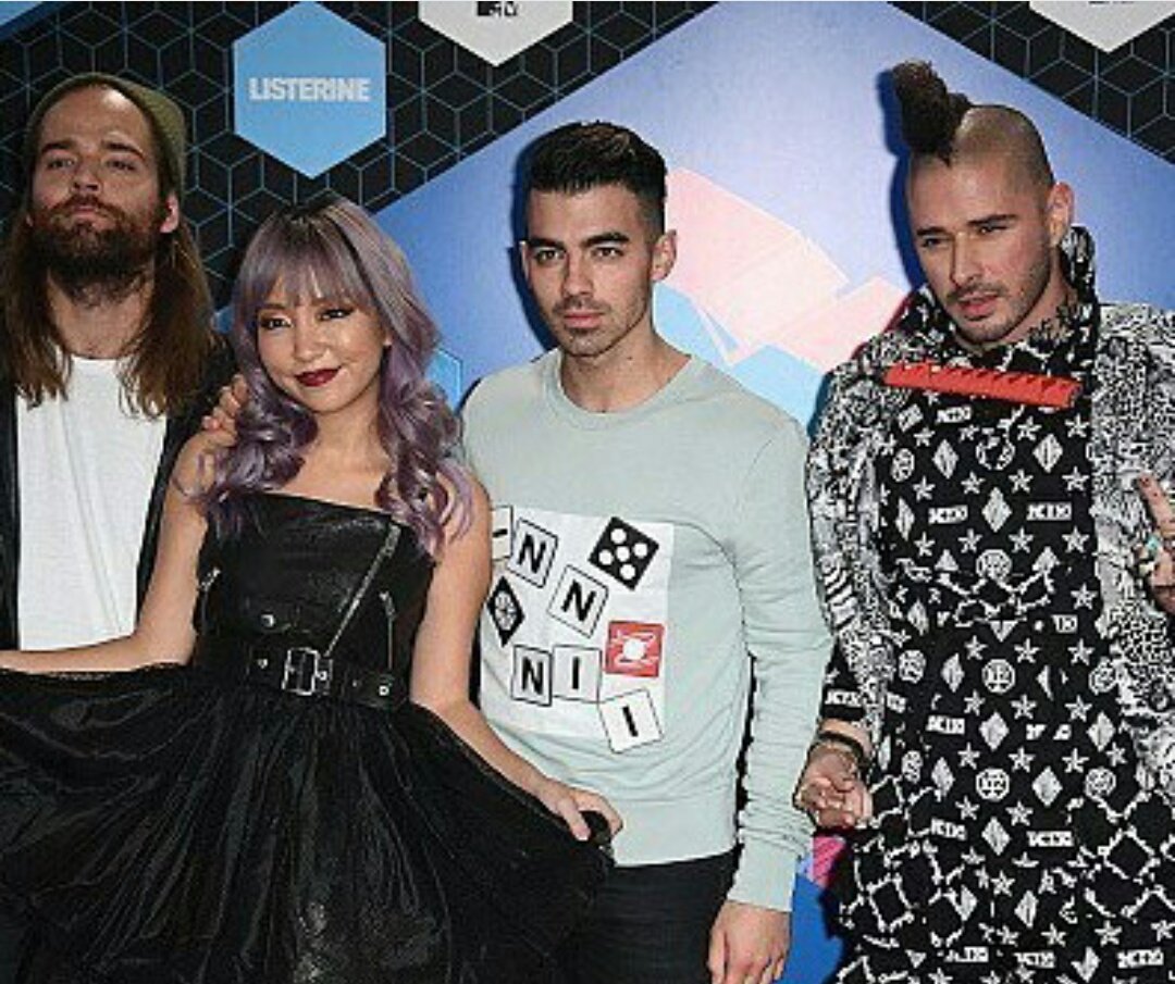 PlobnrgNews's tweet photo. @DNCE  #HandsToMyself #BestCover #IHeartAwards tenemos que votar #VoteDNCE #VOTEDNCE #VOTEDNCE por eso deben ganar #teamDNCE https://t.co/ekcmcZW4C9