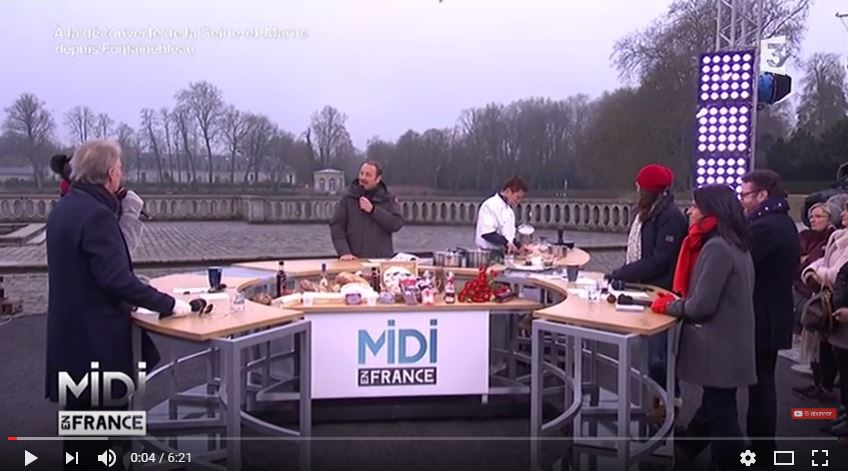 OTFbleau's tweet photo. Les chiens de traineau en #foret de #Fontainebelau sur @MidienFrance en direct de Fontainebleau ! https://t.co/impKyoCkhn https://t.co/mMgIAcPFbU