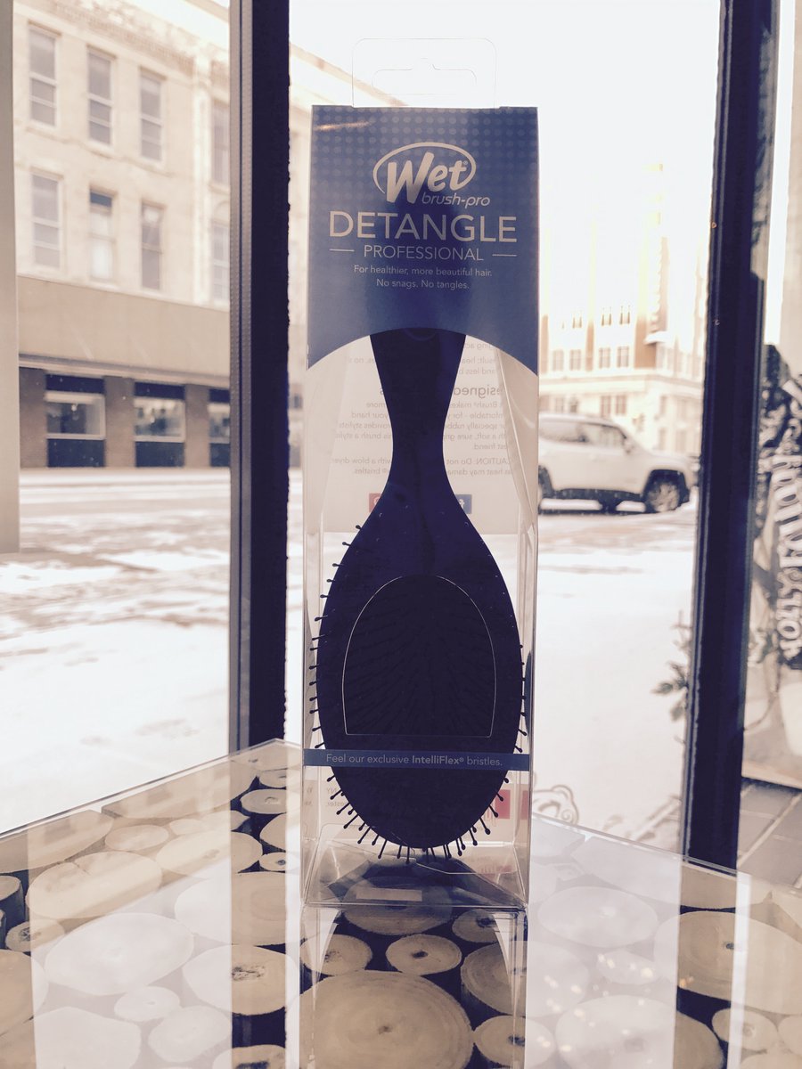 #POTD The Wet Brush's IntelliFlex® bristles are super thin, strong &amp; flexible. These bristles will glide through any hair type.