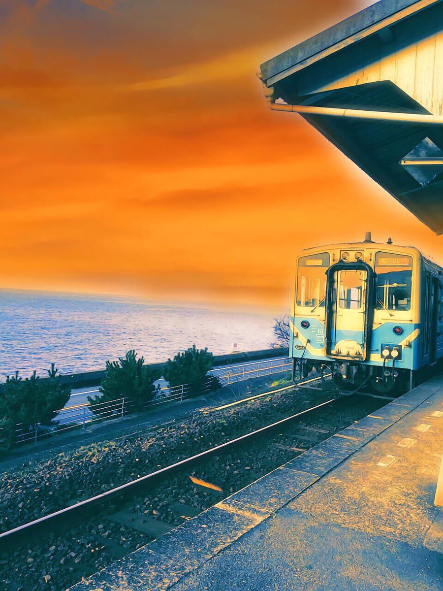 foot9999999999's tweet photo. “日本一海に近かった駅”
に行ってきた〜

#下灘駅
#愛媛
#efilter https://t.co/piW5sjQ0RL