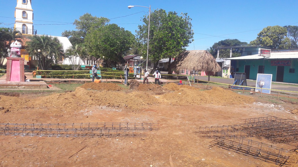 municriodejesus's tweet photo. Inician obras de Mejoras a la cancha Deportiva de Rio de Jesús, Con fondos del IBI. @SNDPMA https://t.co/LaIPxArmre